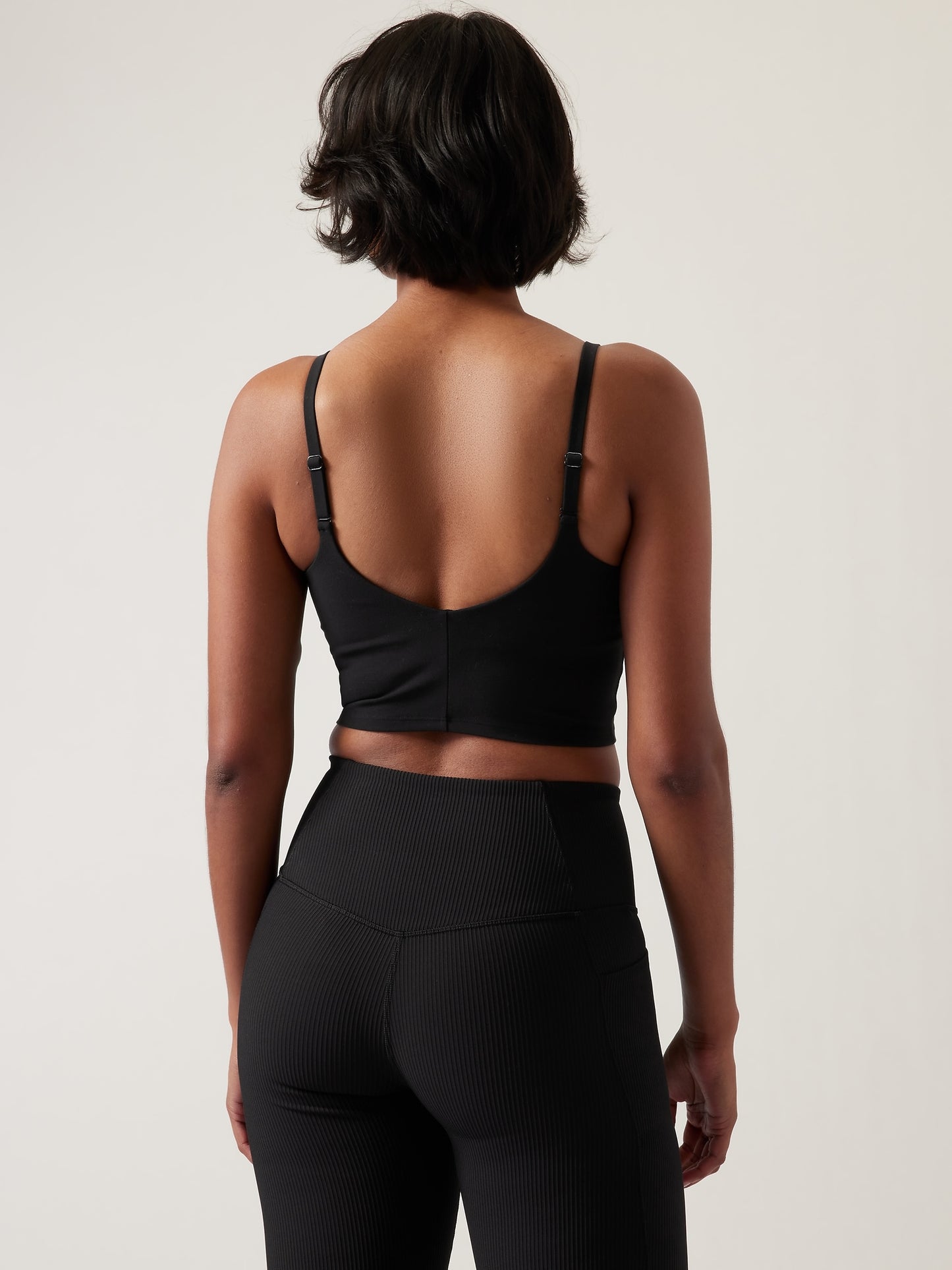 حمالة صدر إيلاشن بفتحة ياقة V وحمالات طويلة بأكواب مقاس D-DD