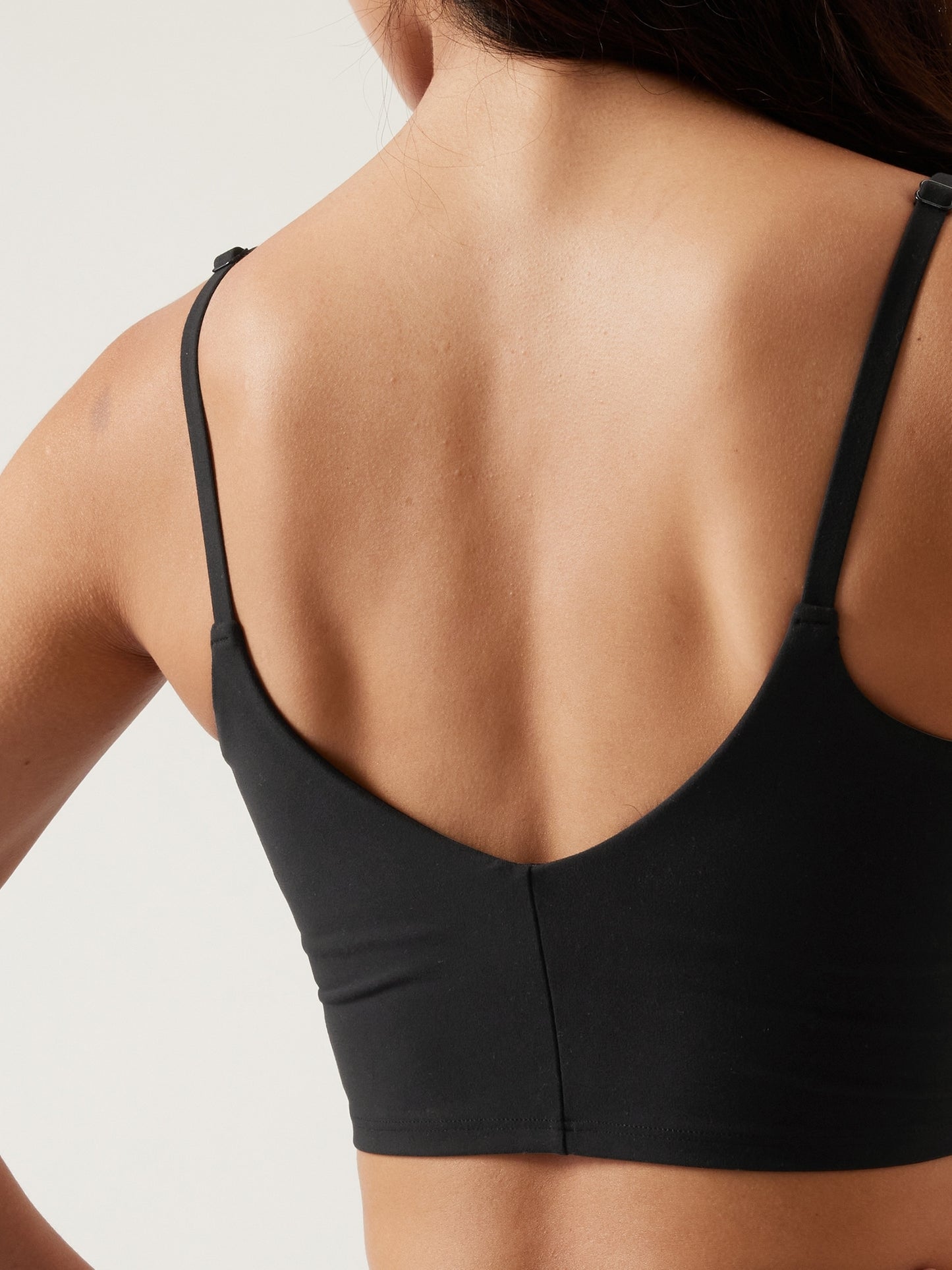 حمالة صدر إيلاشن بفتحة ياقة على شكل حرف V بأكواب مقاس A-C