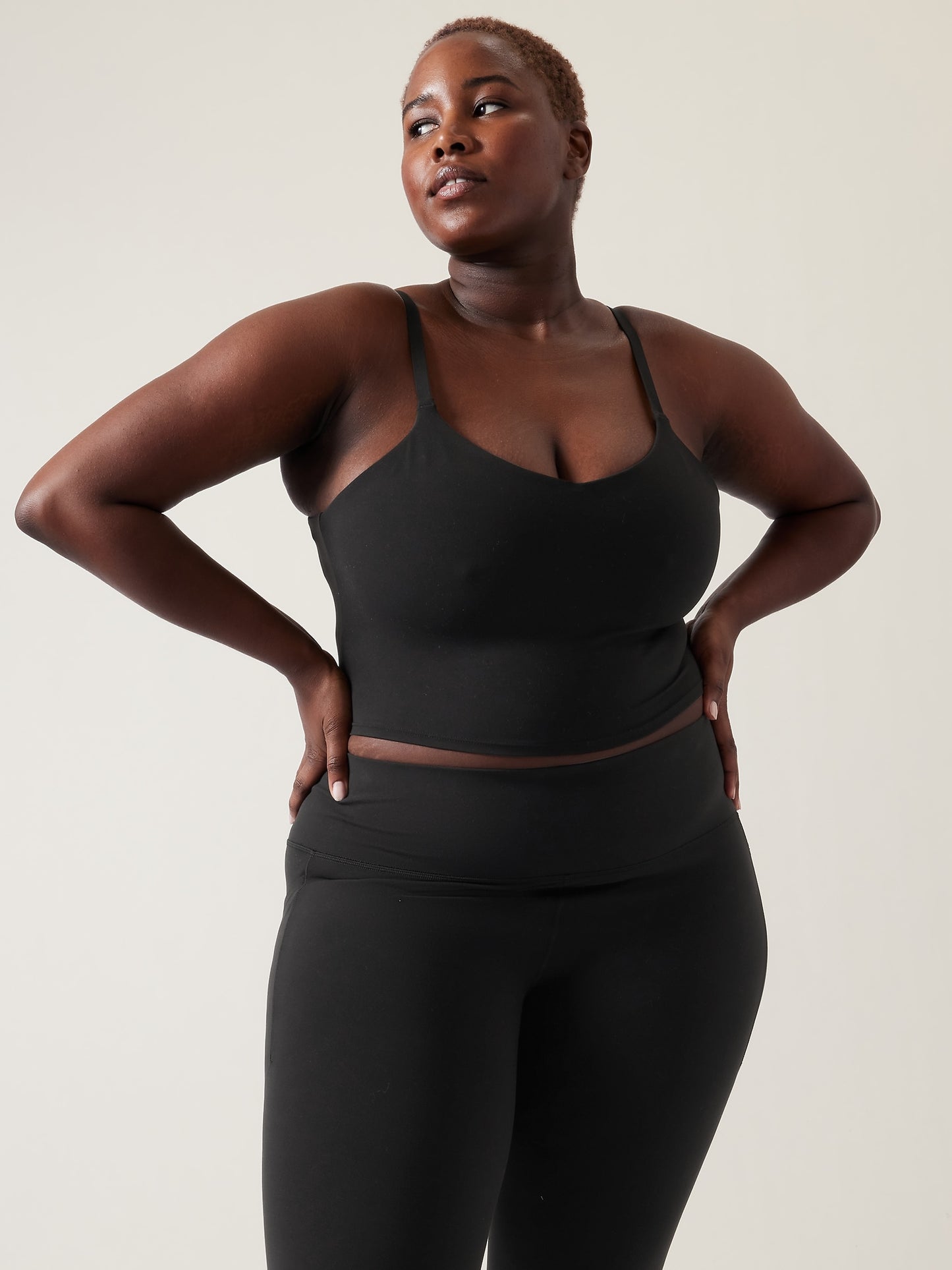 حمالة صدر إيلاشن بفتحة ياقة V وحمالات طويلة بأكواب مقاس D-DD