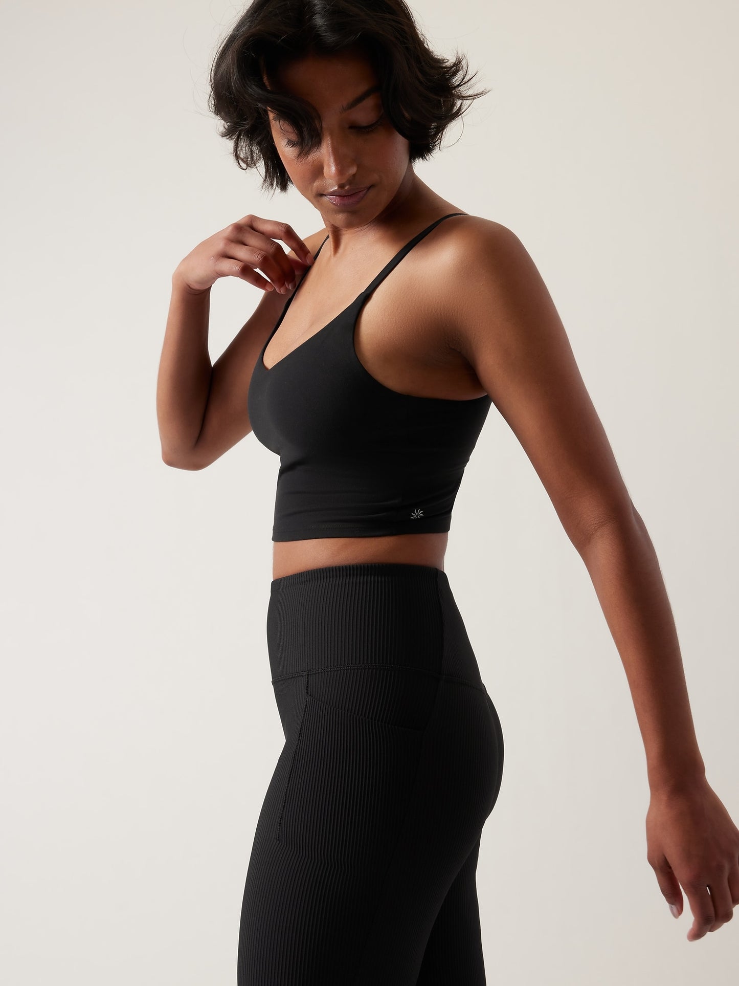 حمالة صدر إيلاشن بفتحة ياقة V وحمالات طويلة بأكواب مقاس D-DD