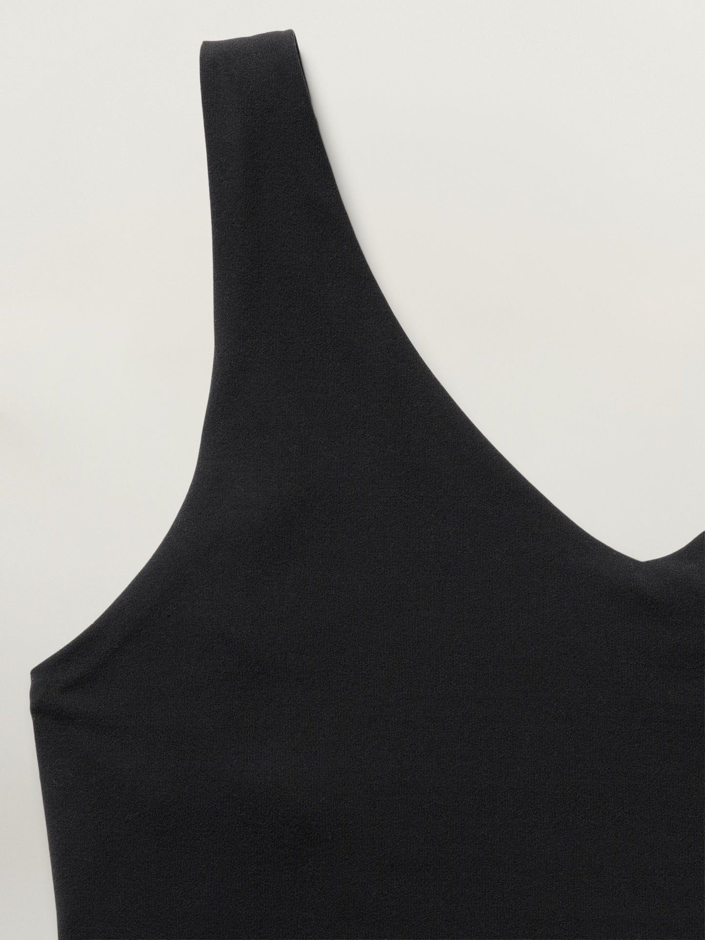 حمالة صدر ترانسيند قصيرة بفتحة ياقة على شكل حرف V بأكواب مقاس D-DD