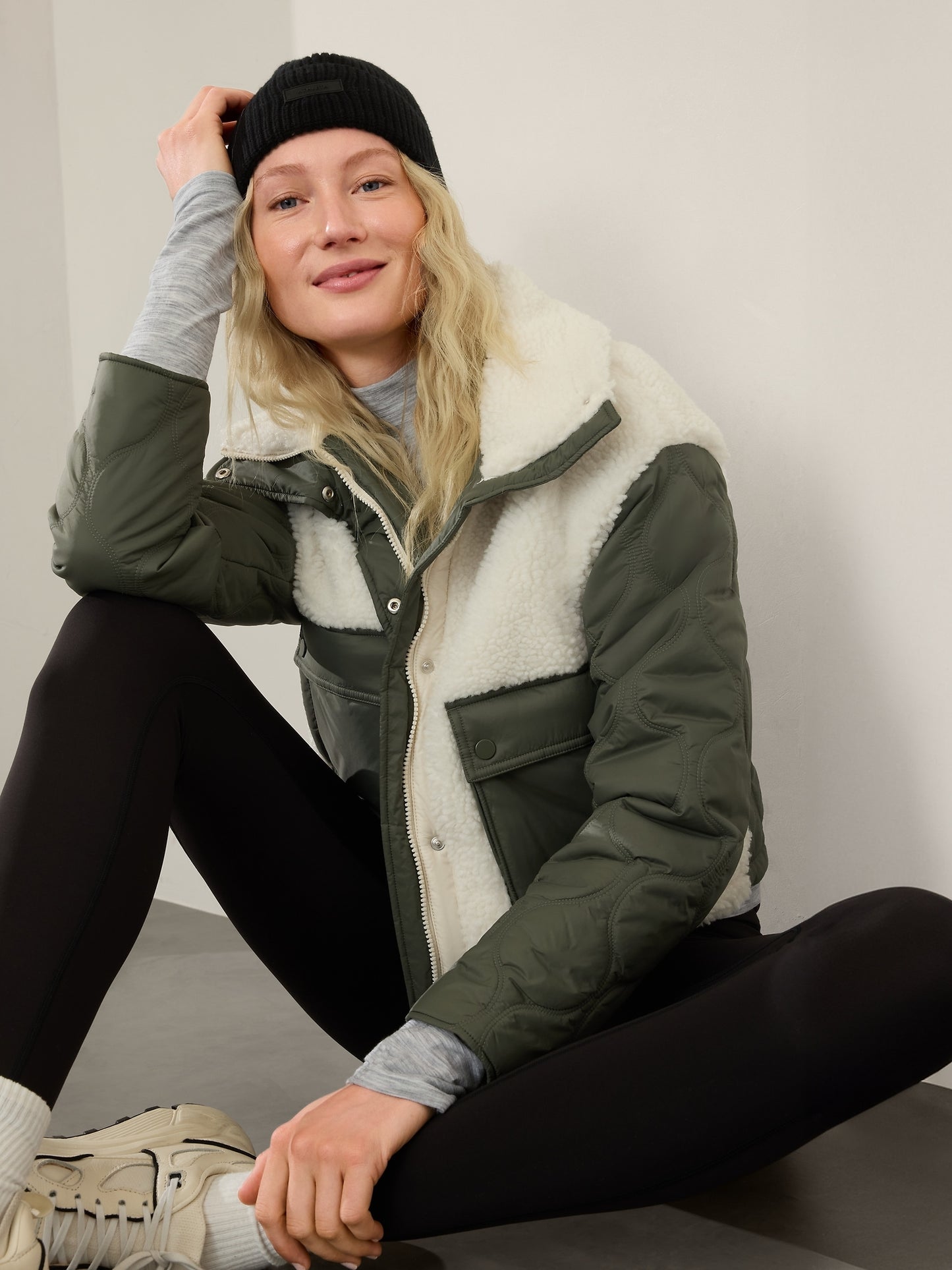 بلوزة اسينت بدون درزات وفتحة ياقة مستديرة