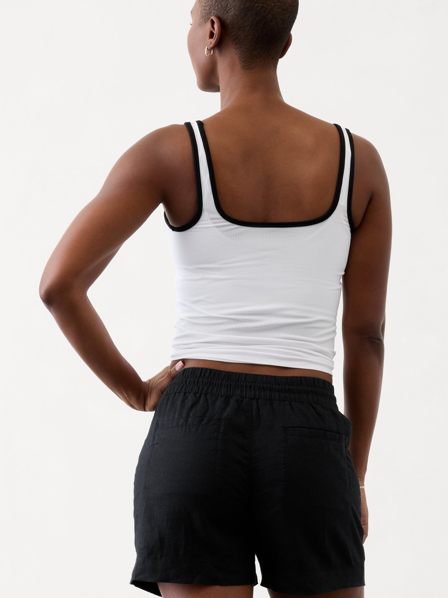 شورت ريتريت كتان بخصر متوسط الارتفاع