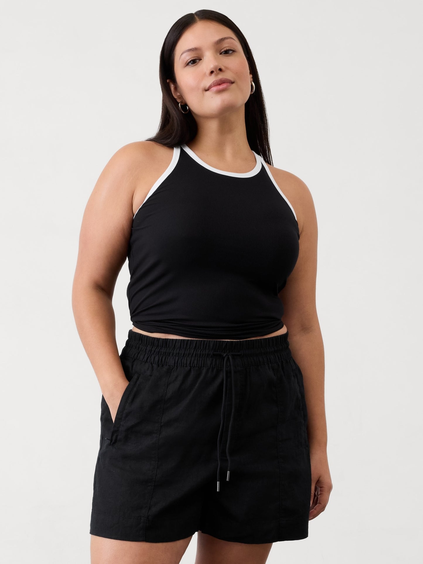 شورت ريتريت كتان بخصر متوسط الارتفاع