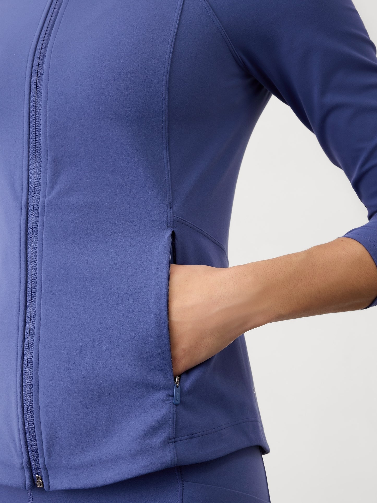 سترة ساليوتيشن 2.0