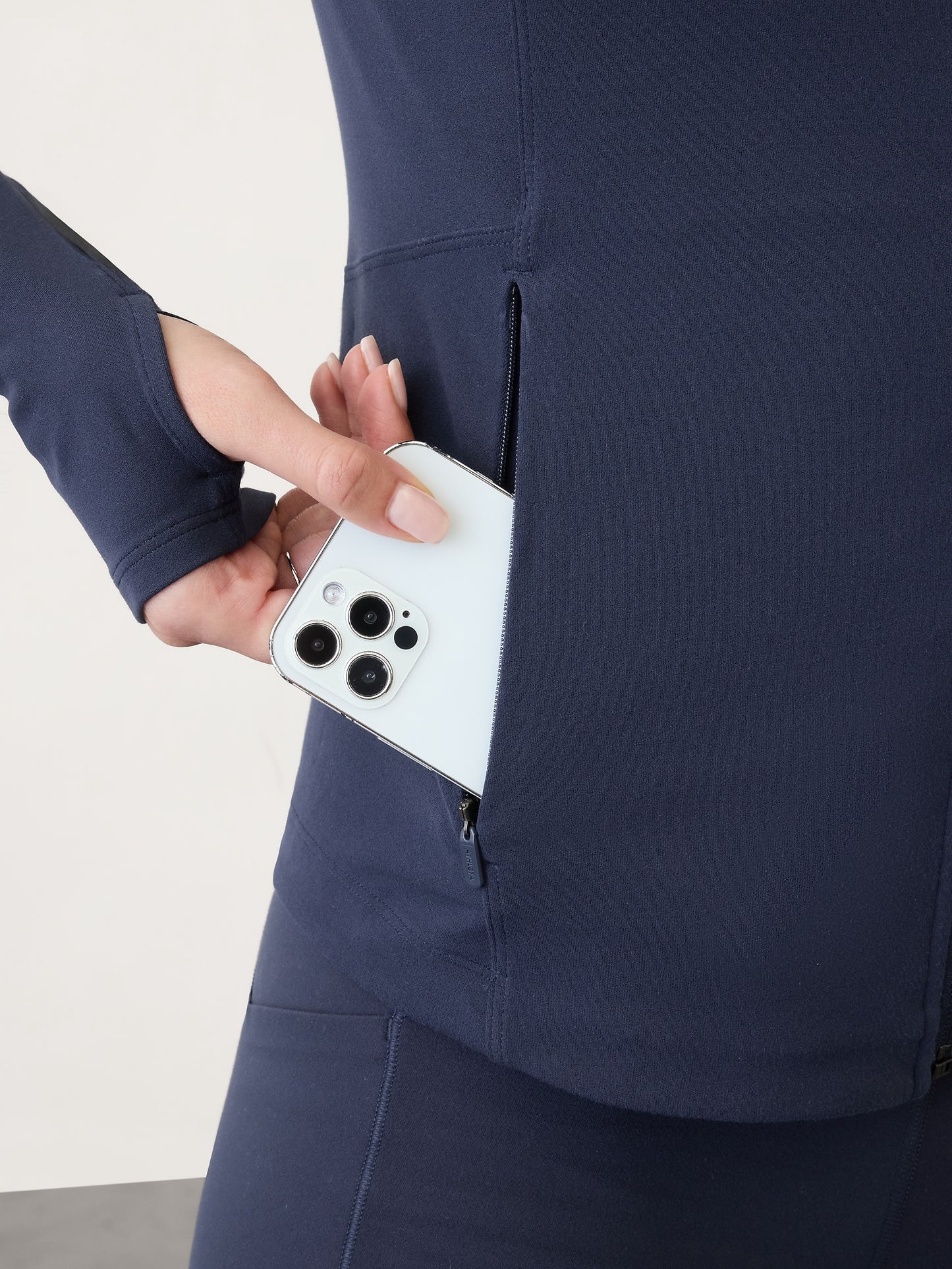 سترة ساليوتيشن 2.0