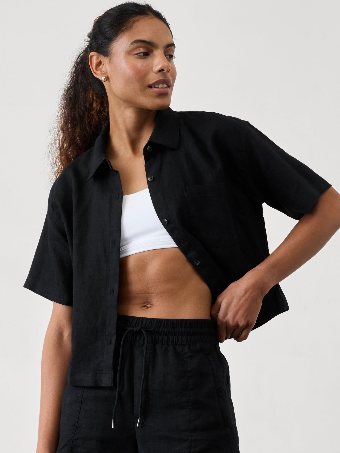 قميص ريتريت كتان بأكمام قصيرة