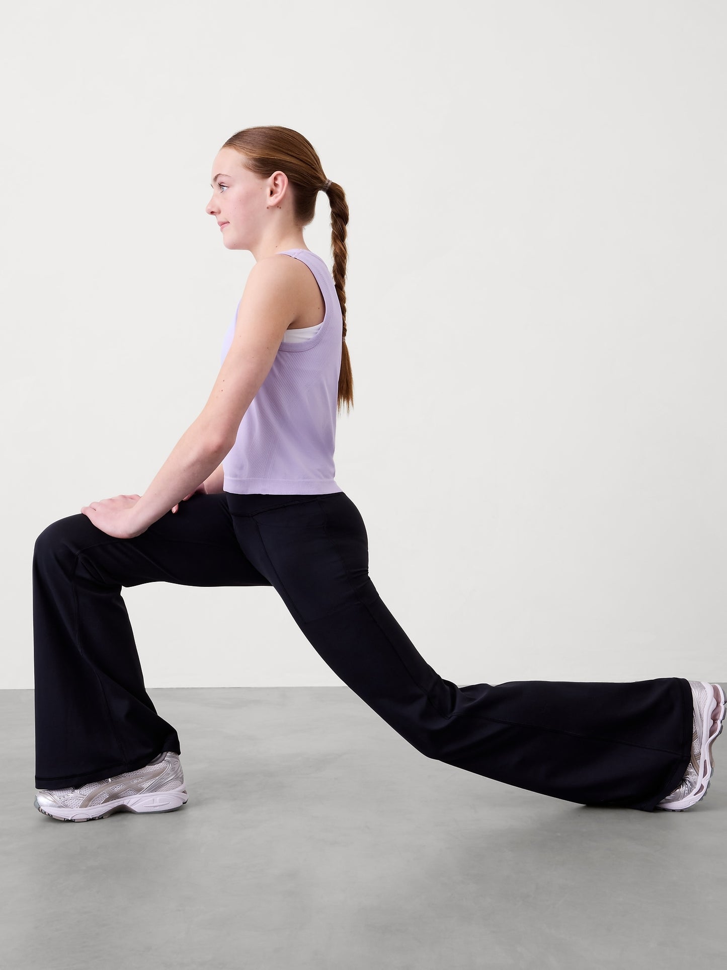 بلوزة أثليتا جيرل باور آب بدون أكمام قصّة قصيرة