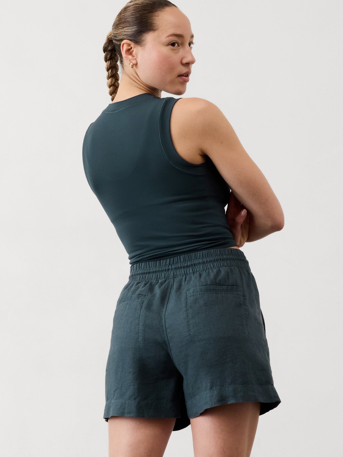 شورت ريتريت كتان بخصر متوسط الارتفاع