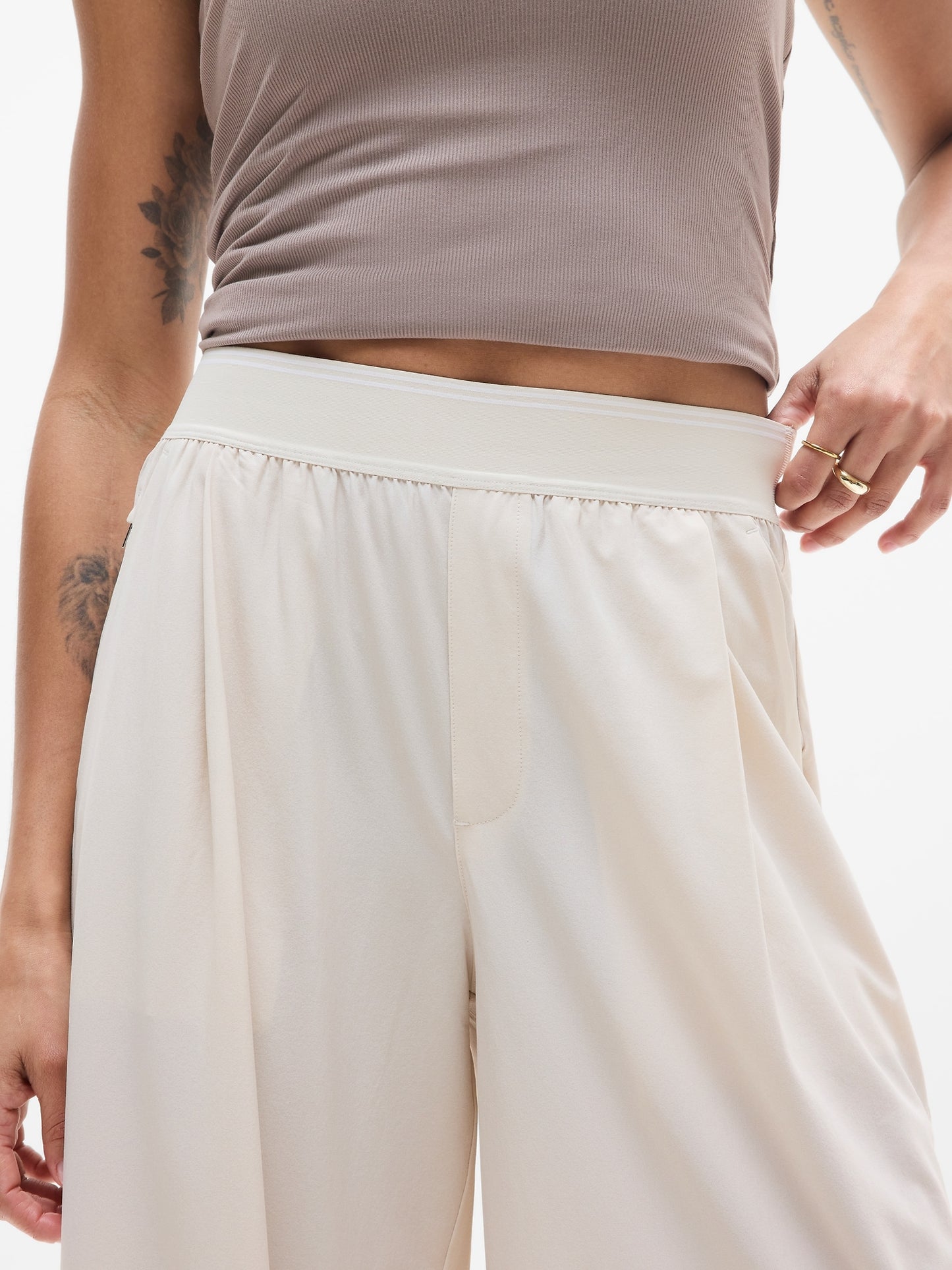 بنطال ستراتوسفير بخصر مرتفع وقصّة ساق واسعة