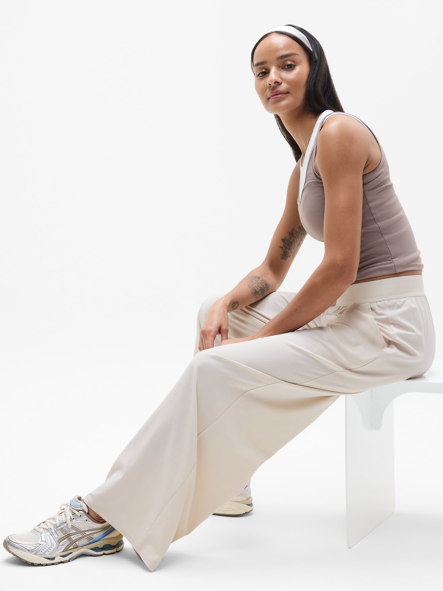 بنطال ستراتوسفير بخصر مرتفع وقصّة ساق واسعة