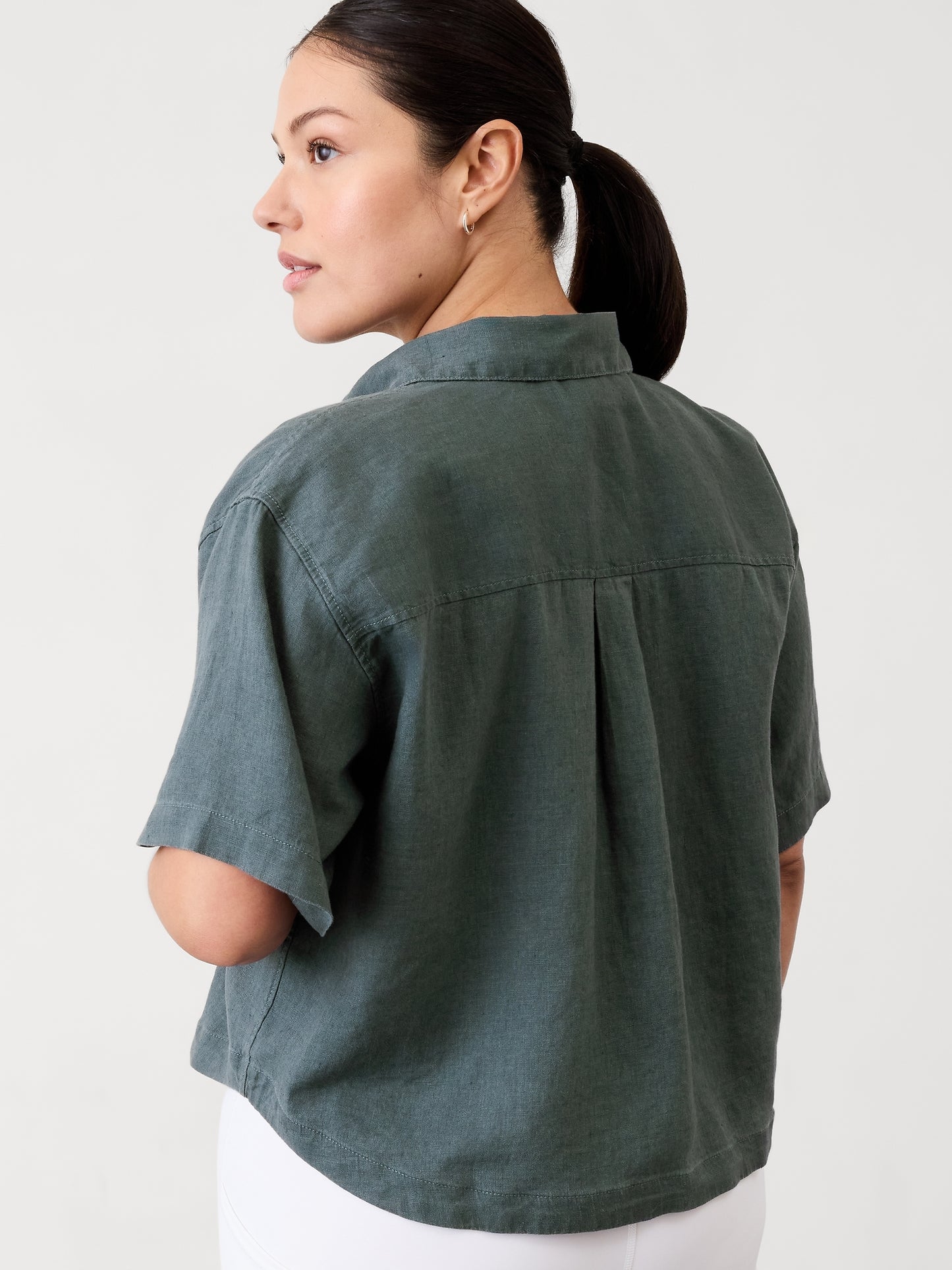 قميص ريتريت كتان بأكمام قصيرة