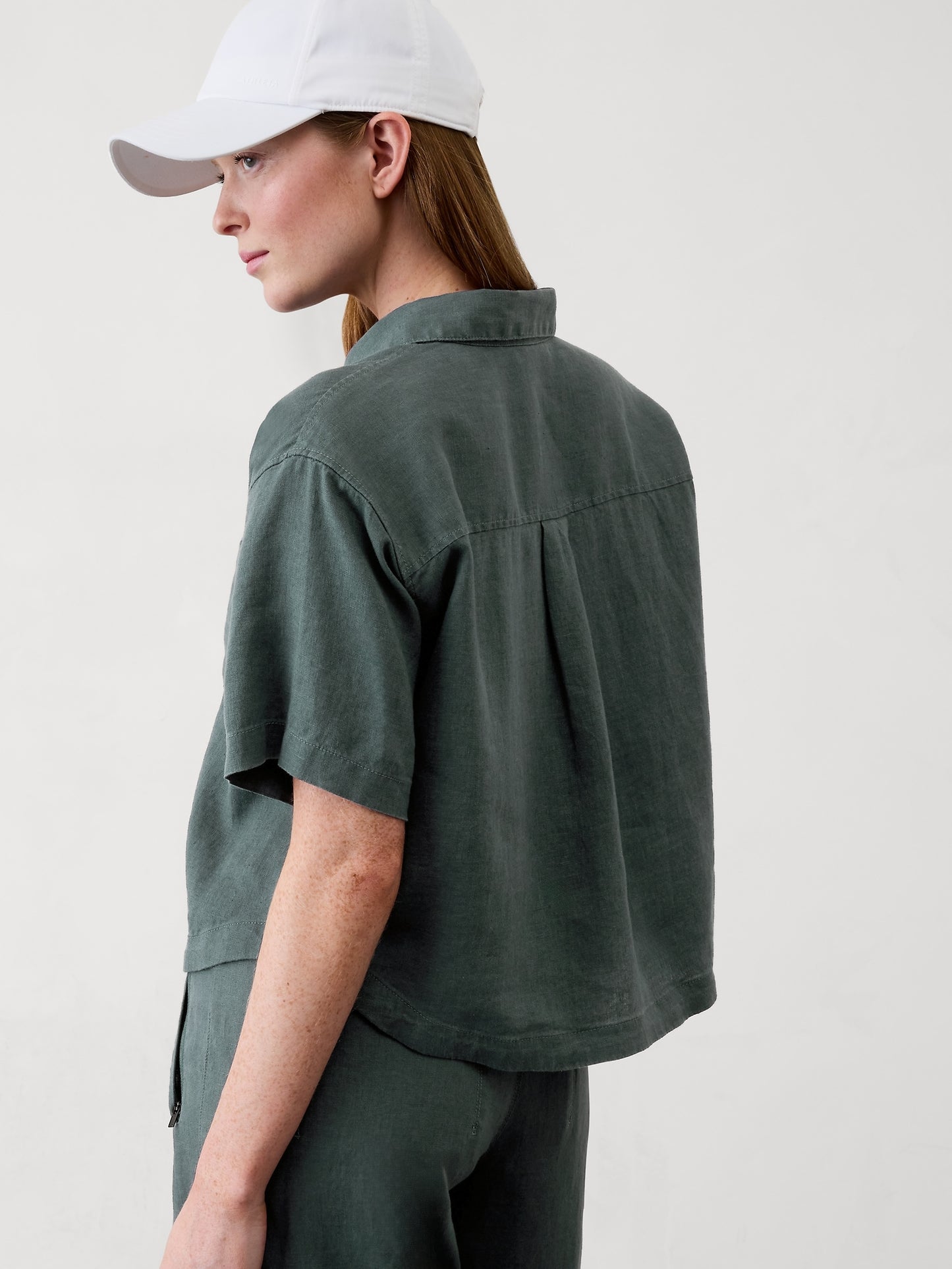 قميص ريتريت كتان بأكمام قصيرة