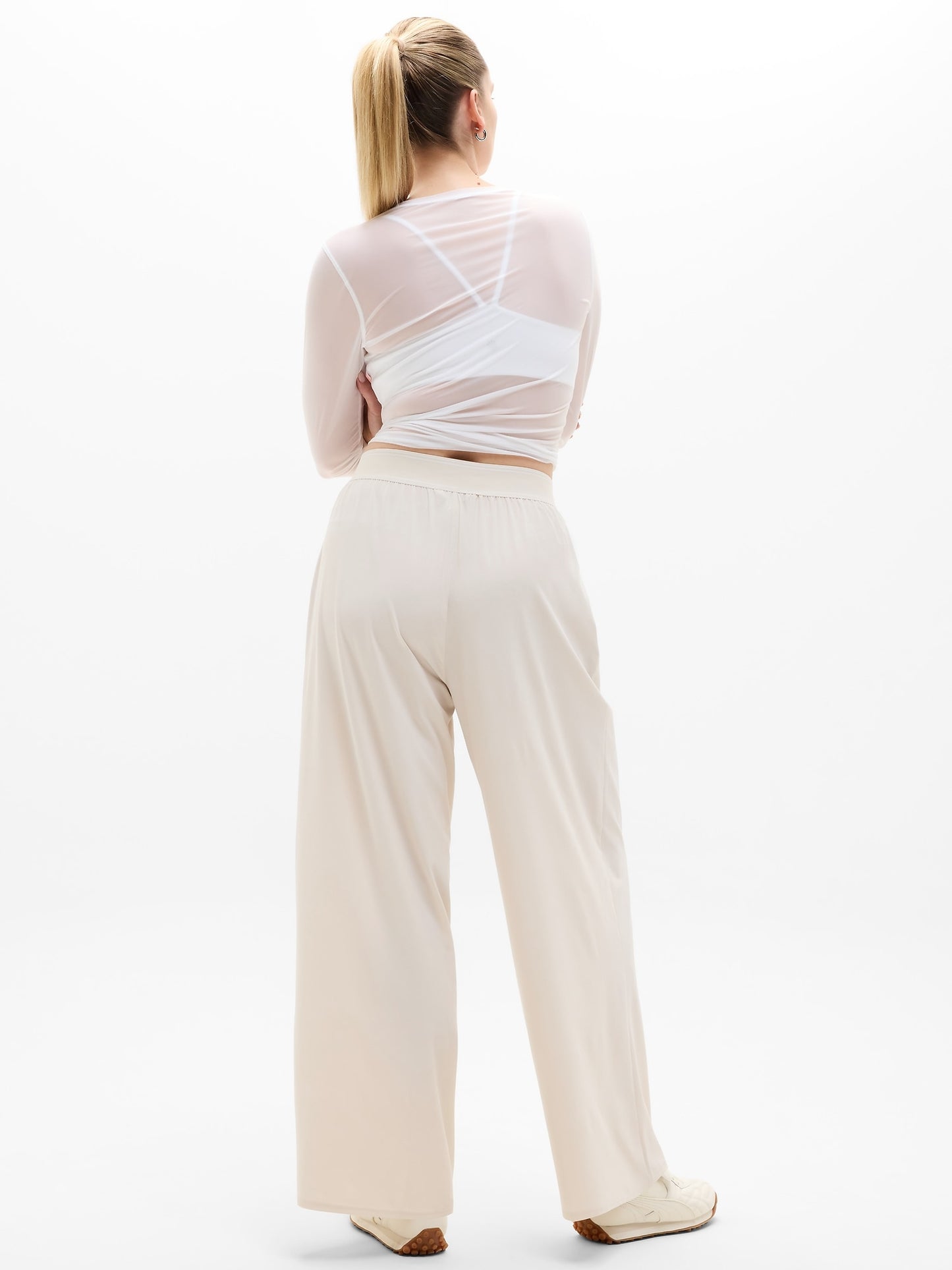 بنطال ستراتوسفير بخصر مرتفع وقصّة ساق واسعة