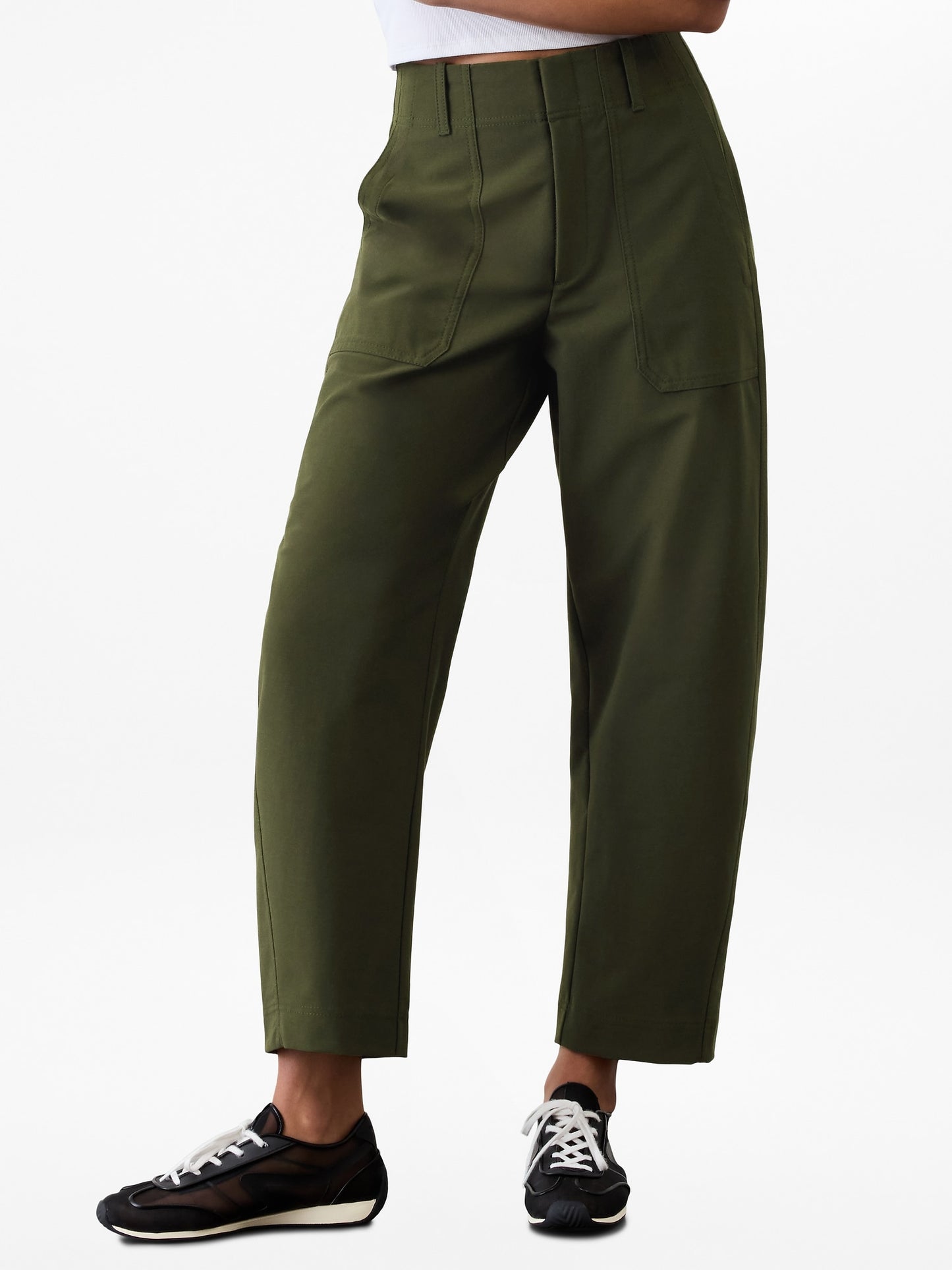 بنطال سكاي لاين بخصر مرتفع وقصّة ساق برميلية