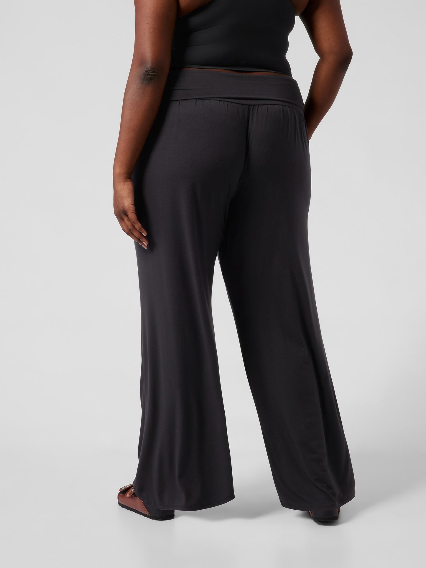 Studio Wide Leg Pant