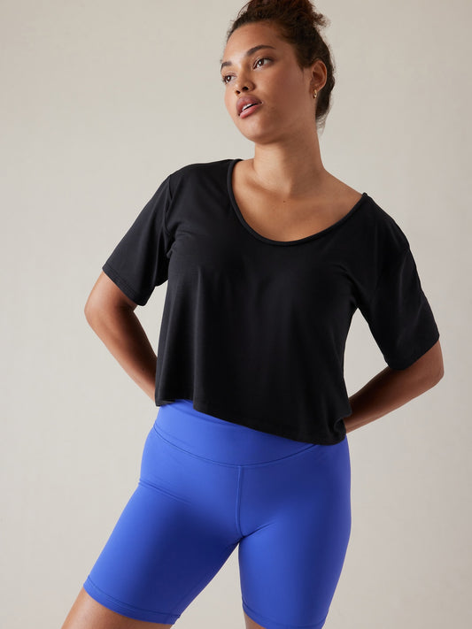 Essence Explore Crop Tee