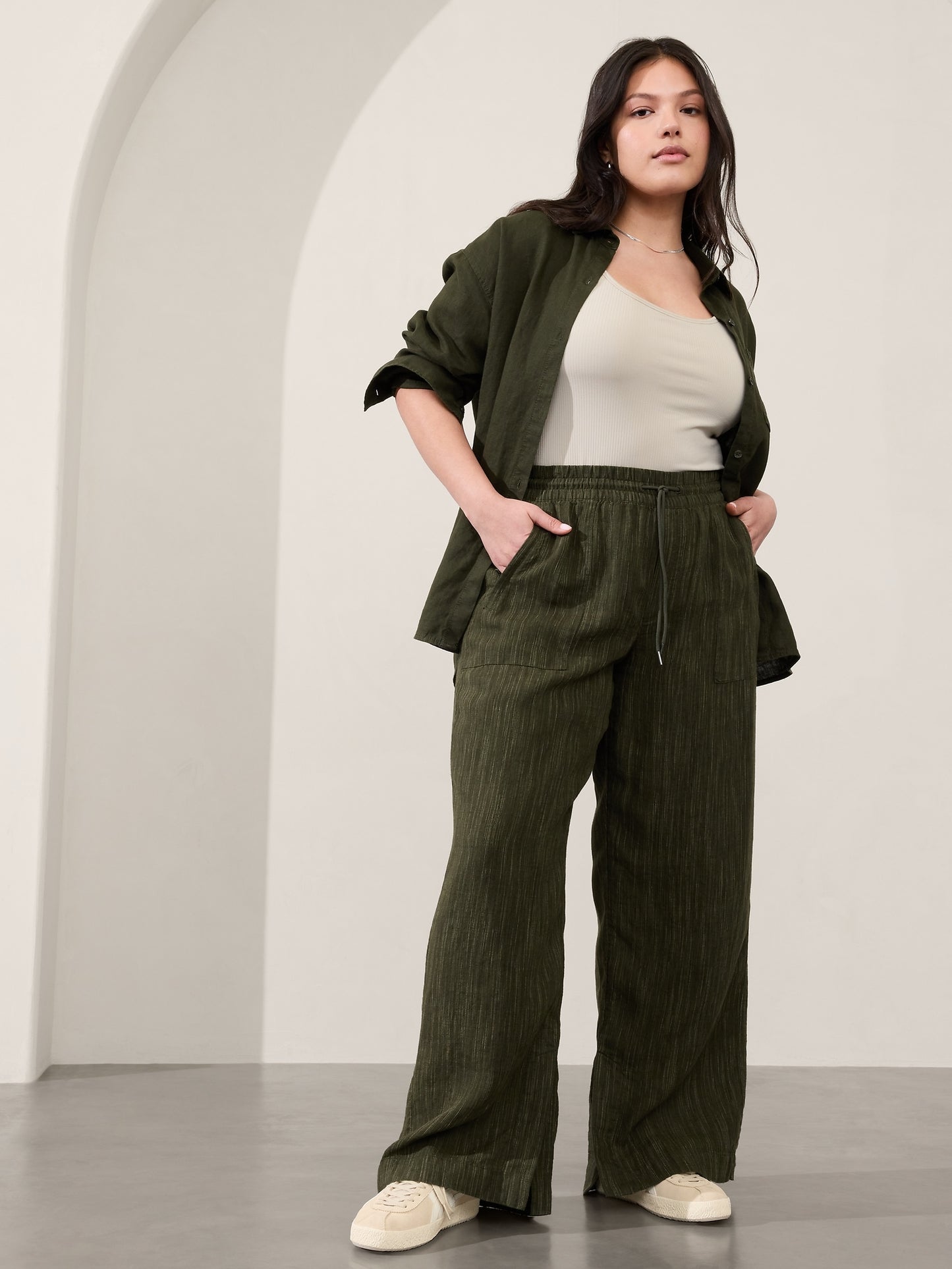 Retreat Linen Mid Rise Wide Leg Pant