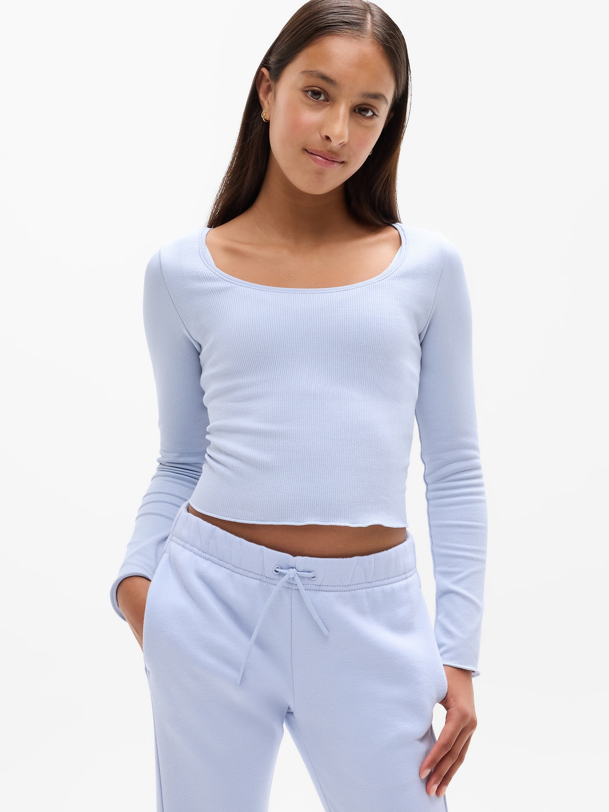 قمصان طويلة الأكمام