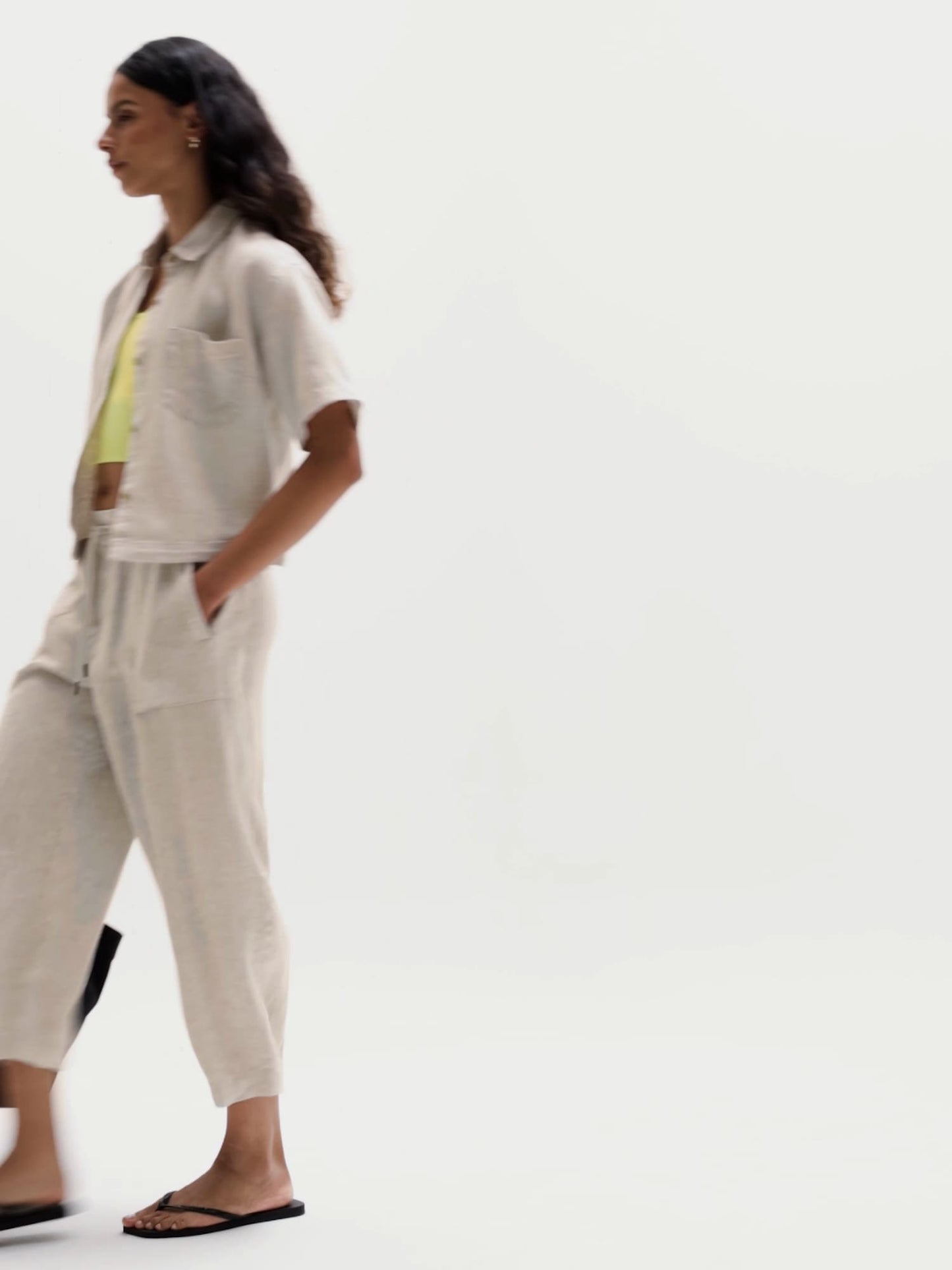 Retreat Linen Easy Barrel Crop Pant